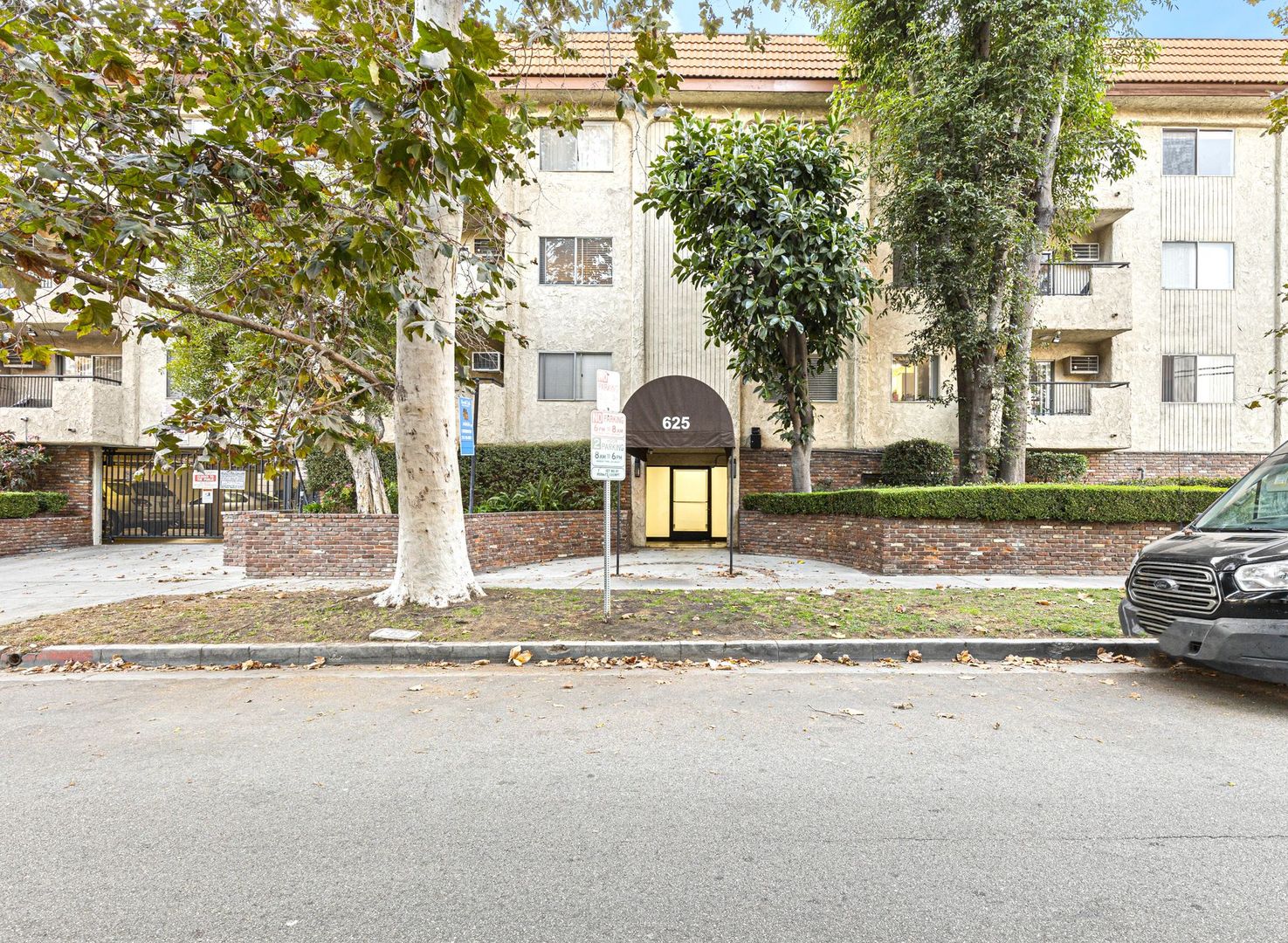 LOS ANGELES Apartment: 625 N. SYCAMORE AVE.