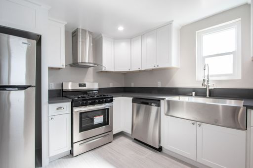 *FREE RENT! Beautiful 2 Bedroom Townhome in Elysian Valley! – photo 1