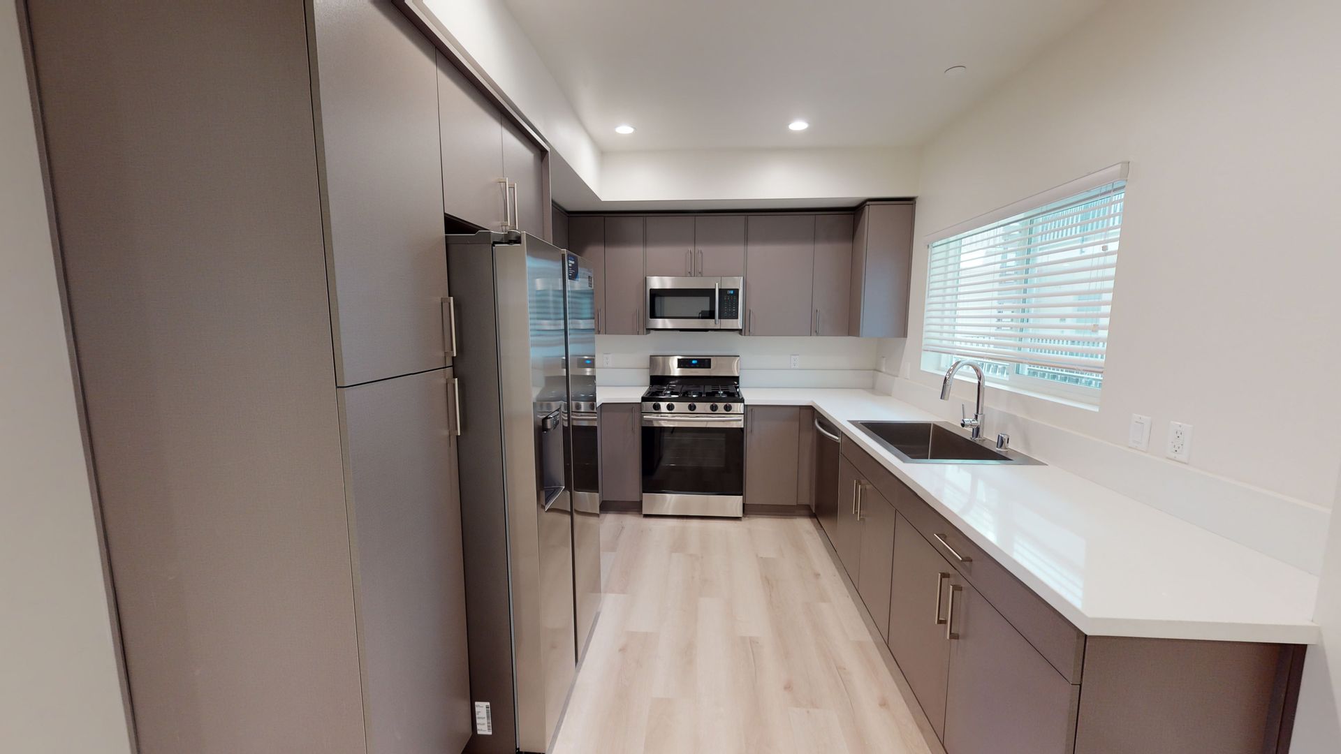 CANOGA PARK Apartment: 7043 JORDAN AVE