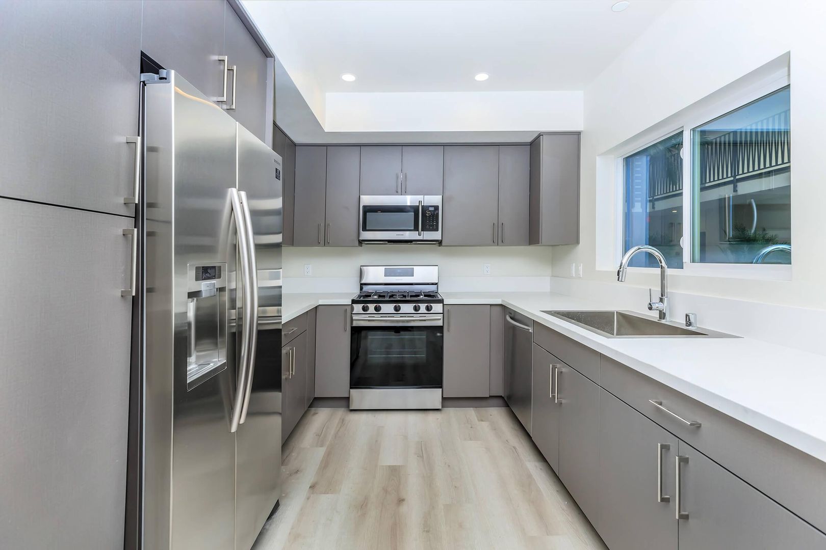 CANOGA PARK Apartment: 7043 JORDAN AVE