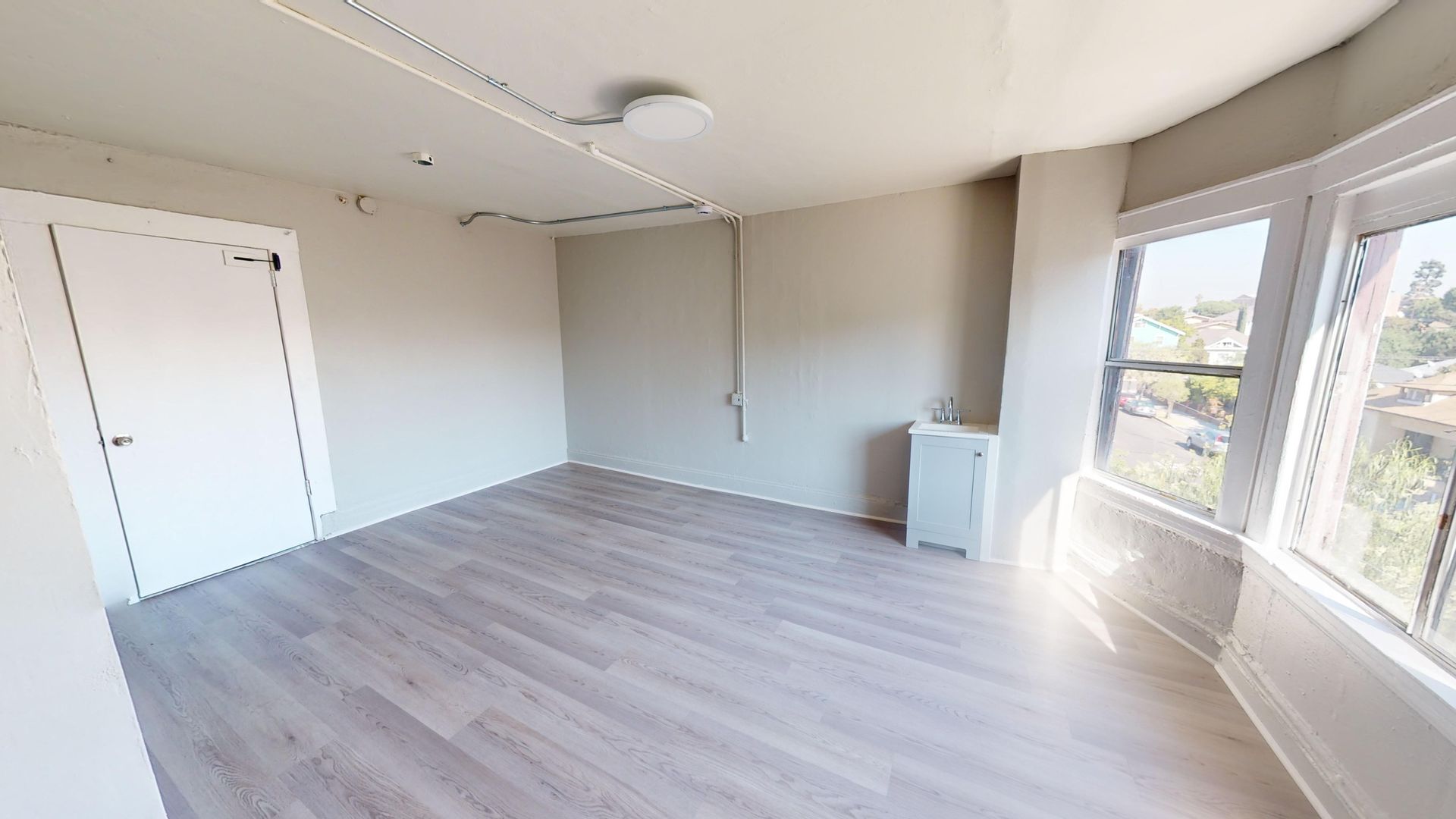 LOS ANGELES Apartment: 2033 E. 4TH STREET