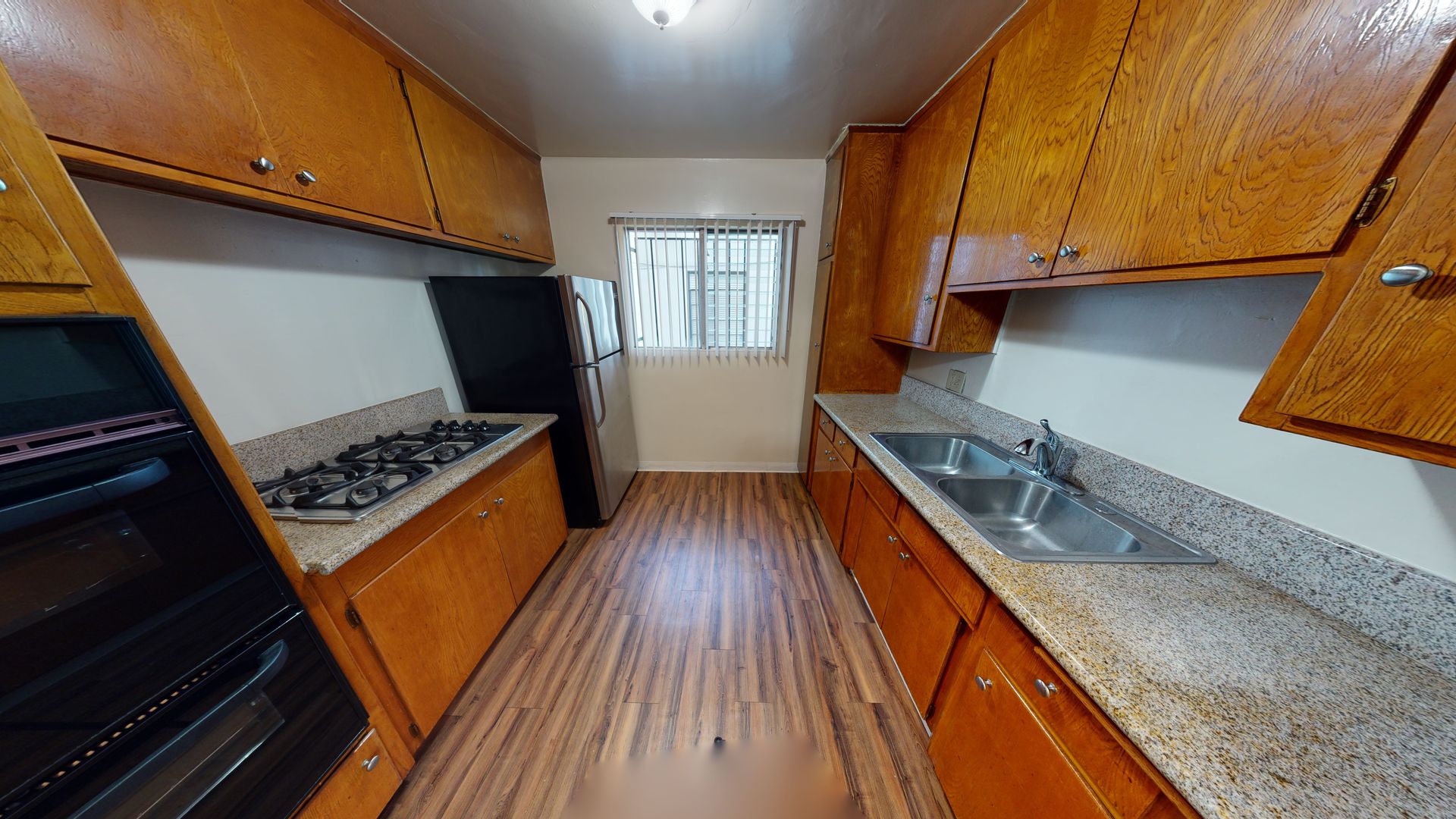 LOS ANGELES Apartment: 825 S. WINDSOR BLVD.