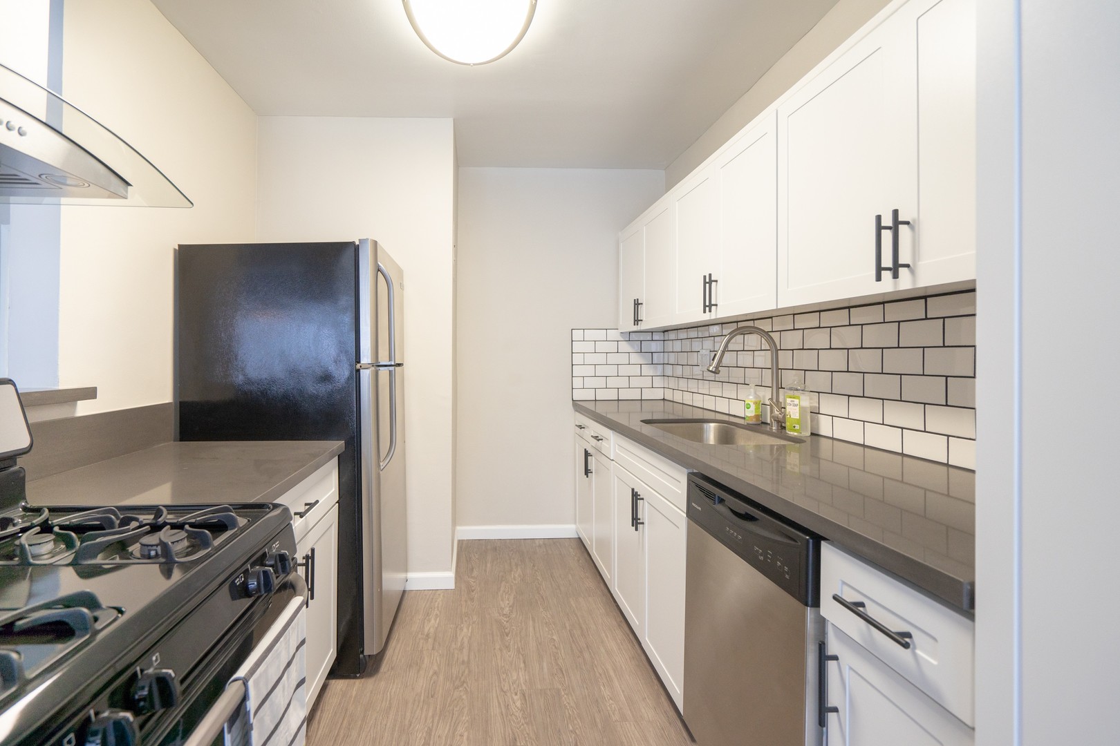 LOS ANGELES Apartment: 6520 & 6530 DE LONGPRE AVE.