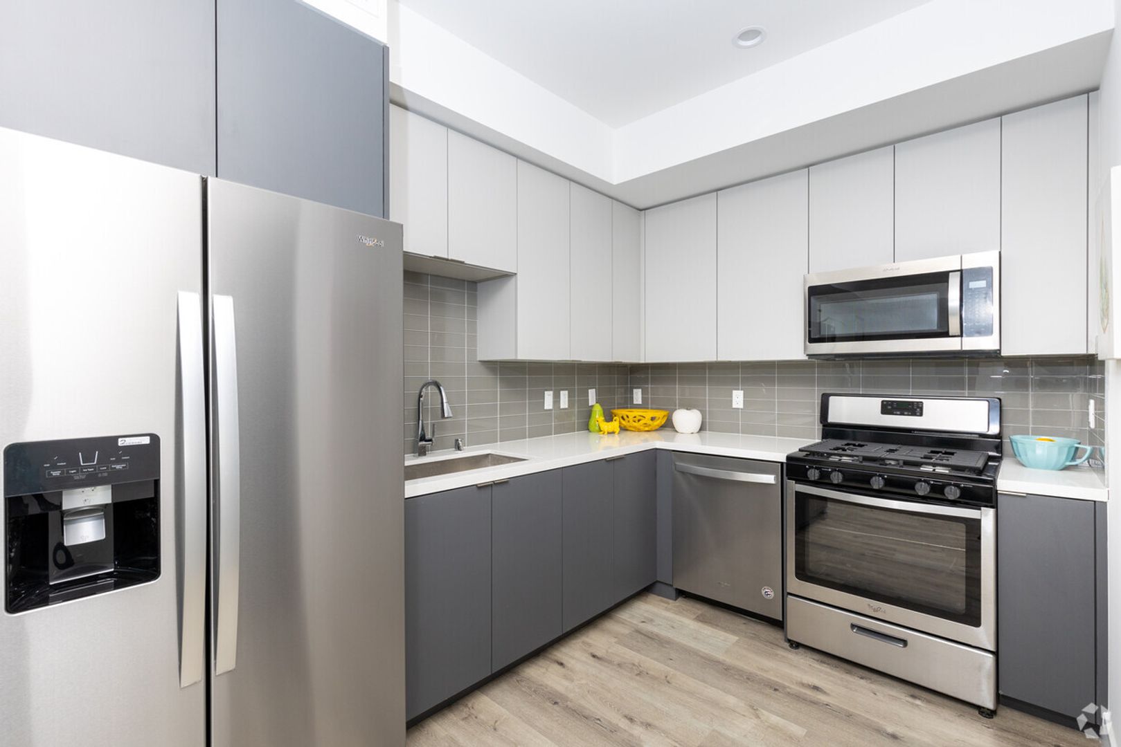 North Hollywood Apartment: 5525 Case Avenue
