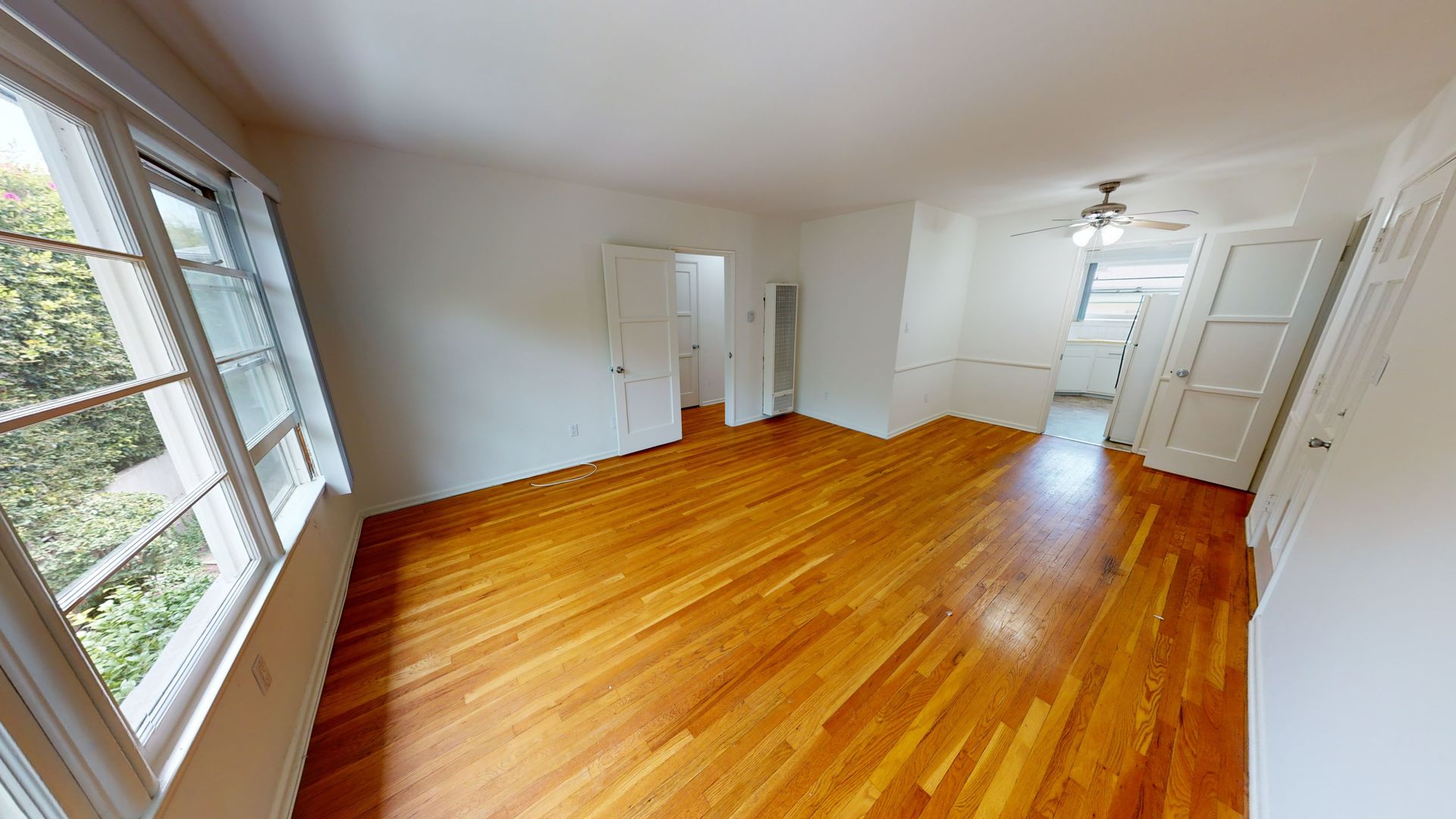 LOS ANGELES Apartment: 1230-1234 MCCLELLAN DR.