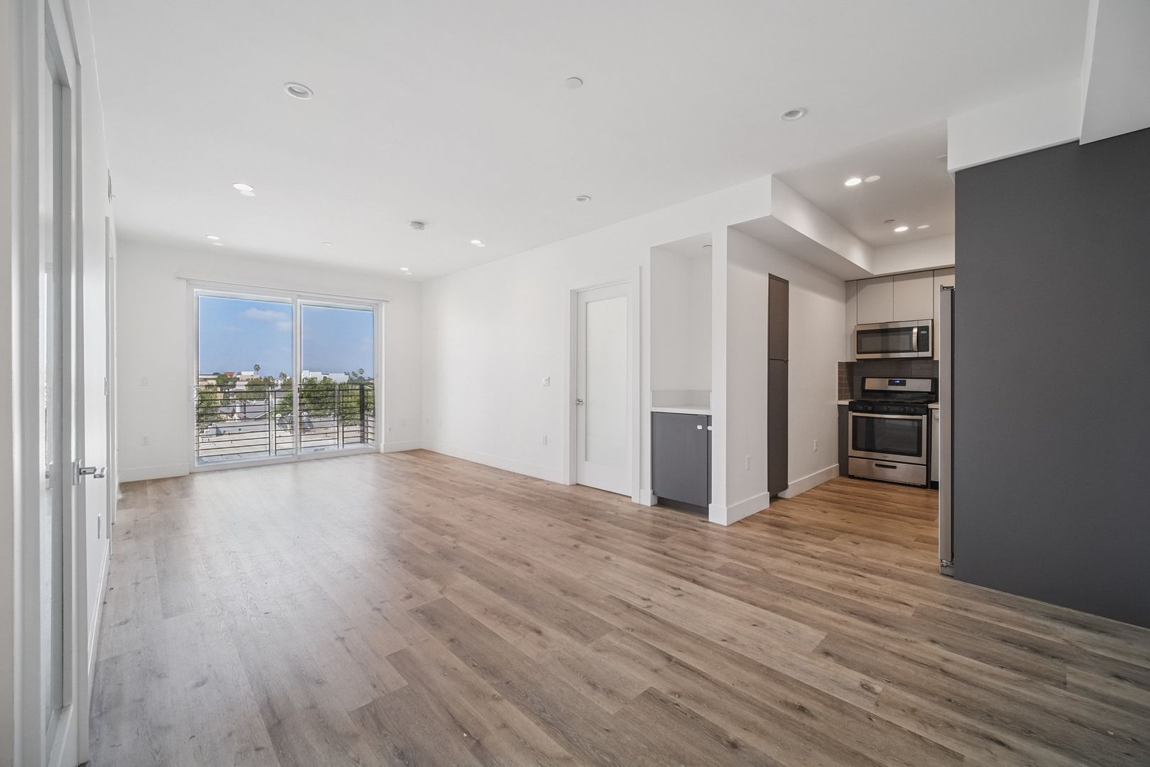North Hollywood Apartment: 5525 Case Avenue