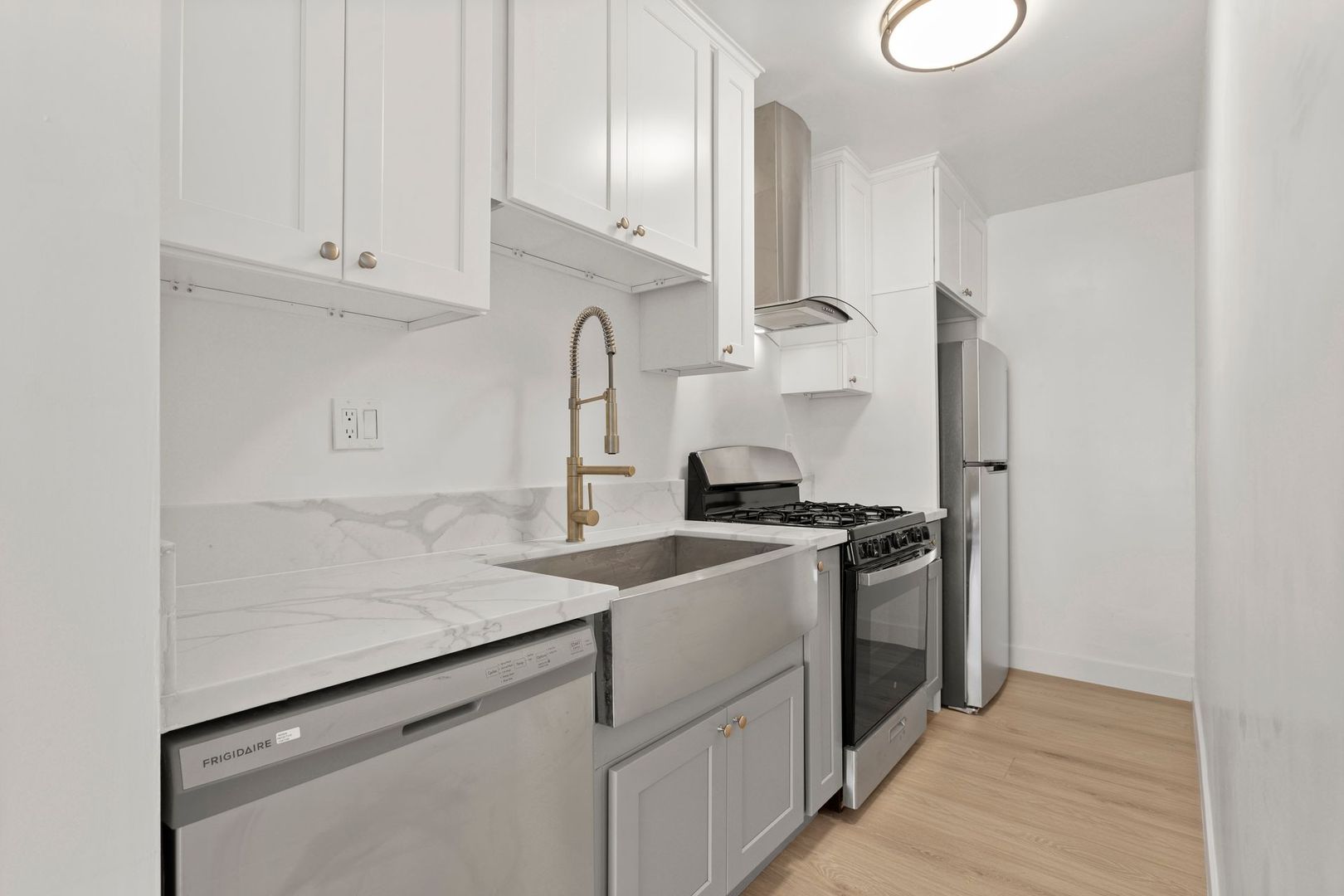 Los Angeles Apartment: 4500 Esmeralda Street