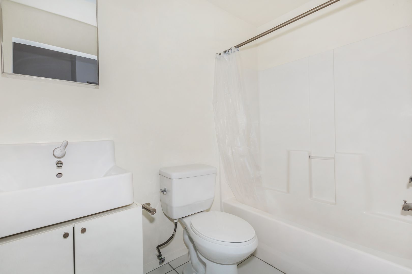 PASADENA Apartment: 1299 E. GREEN STREET