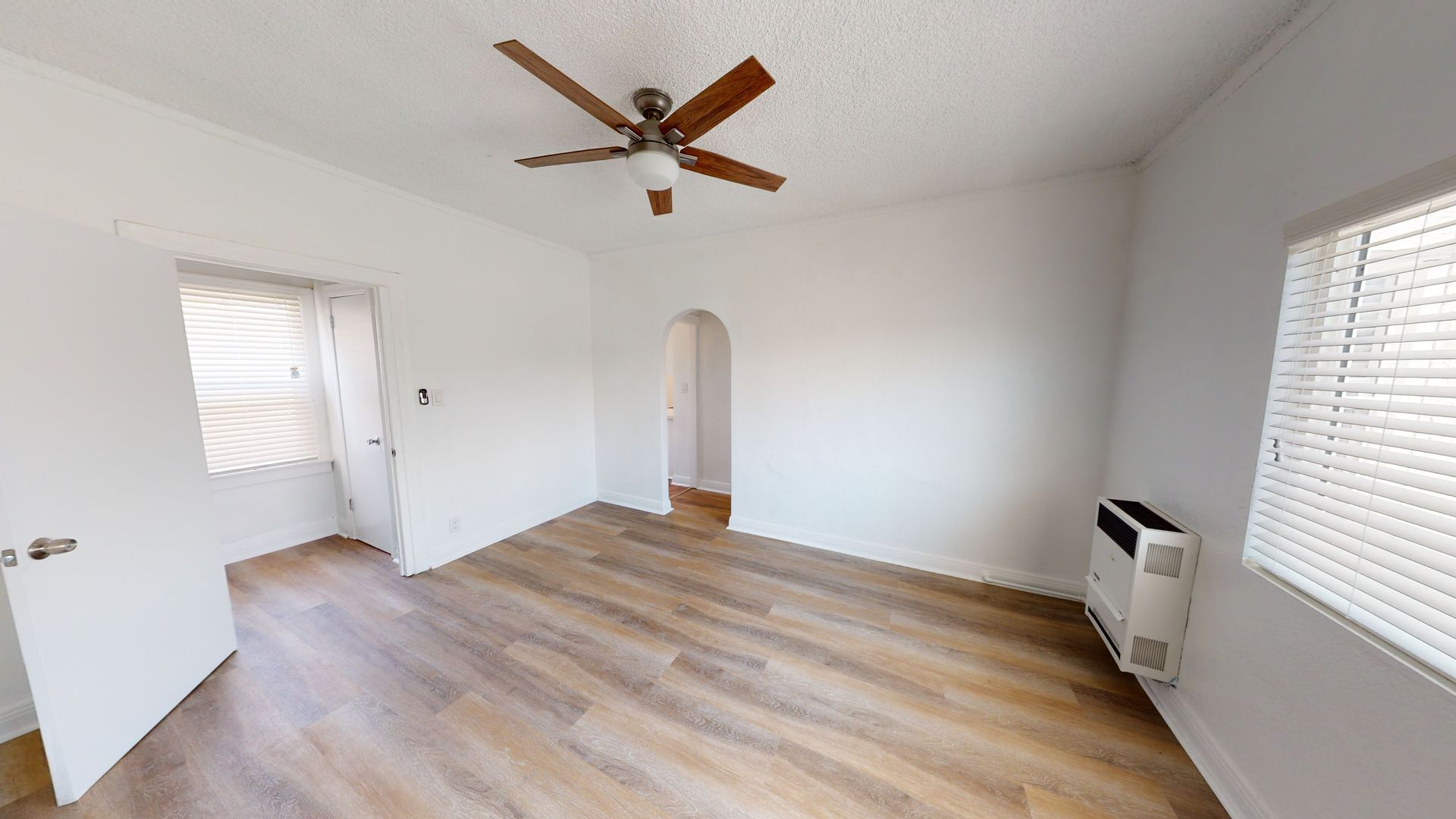 Los Angeles Apartment: 1565 South Hobart Blvd