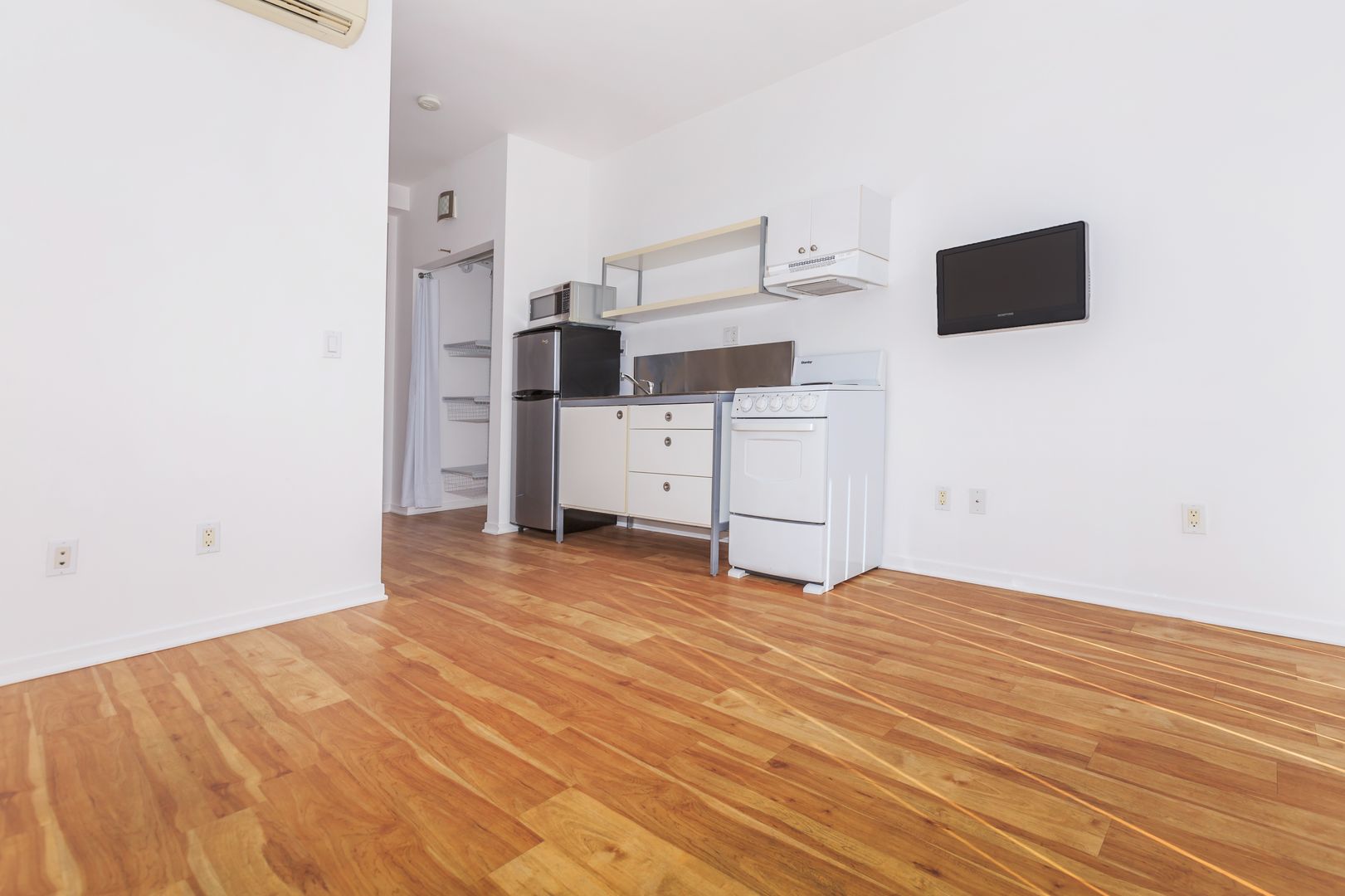 PASADENA Apartment: 1299 E. GREEN STREET
