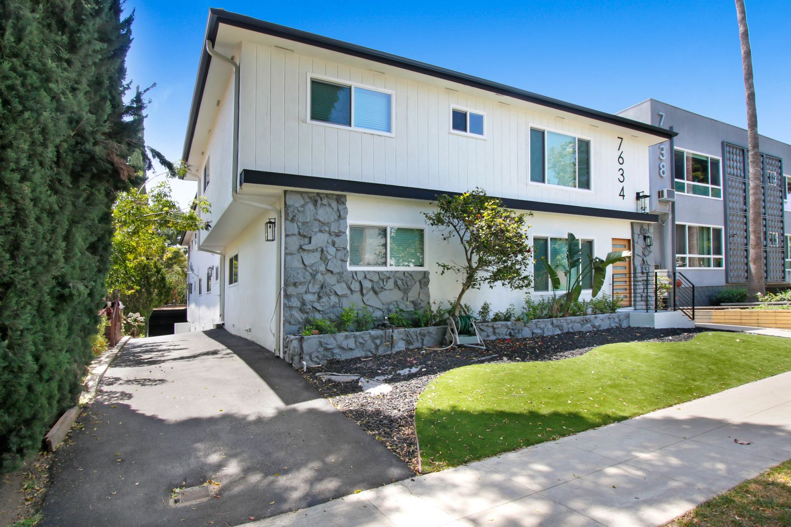 West Hollywood Apartment: 7634 Hampton Ave,