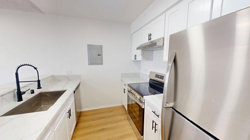 FREE RENT!! Beautiful 1 Bedroom in Koreatown! – photo 1