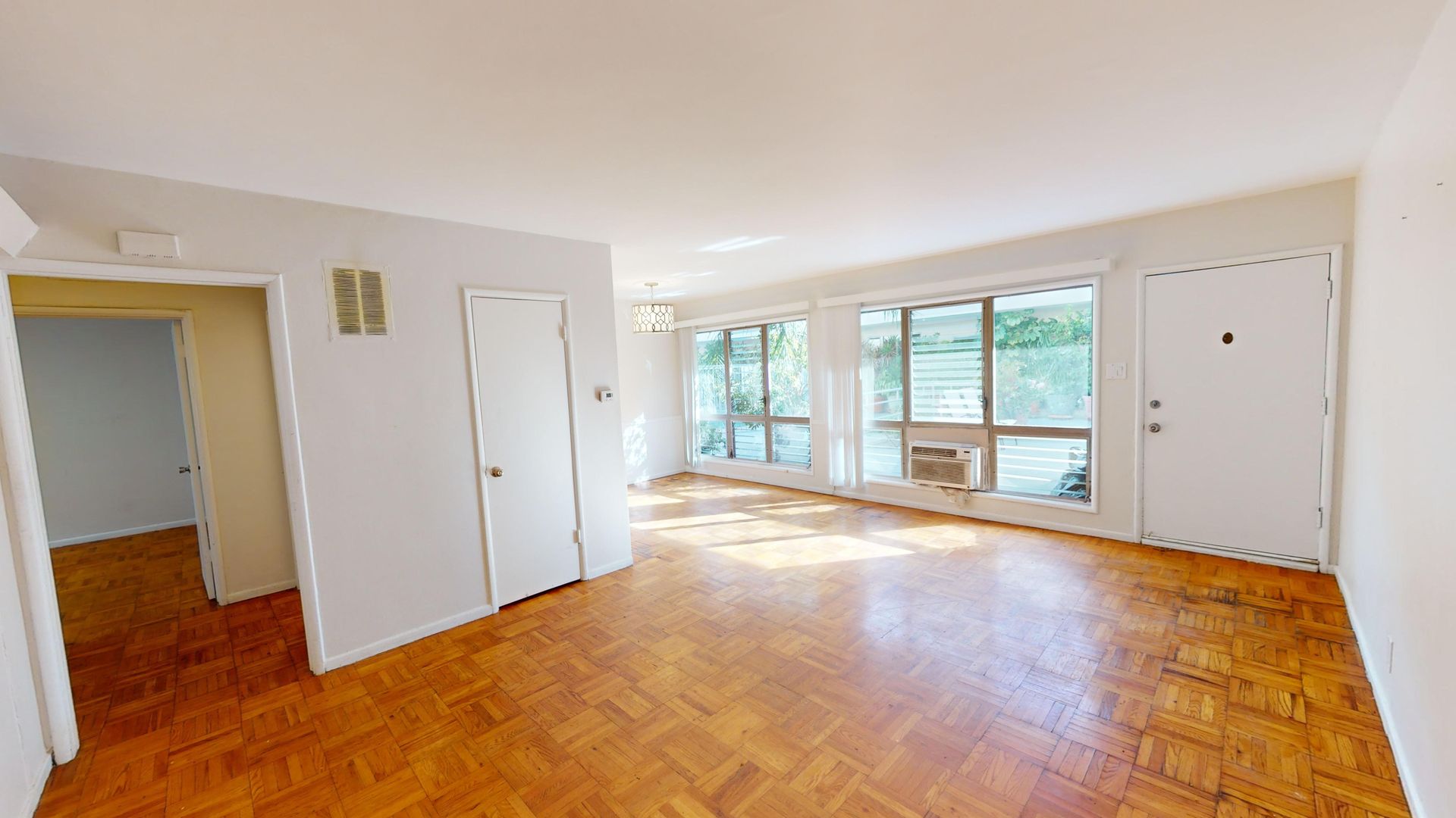 West Hollywood Apartment: 1258 North Sweetzer Avenue