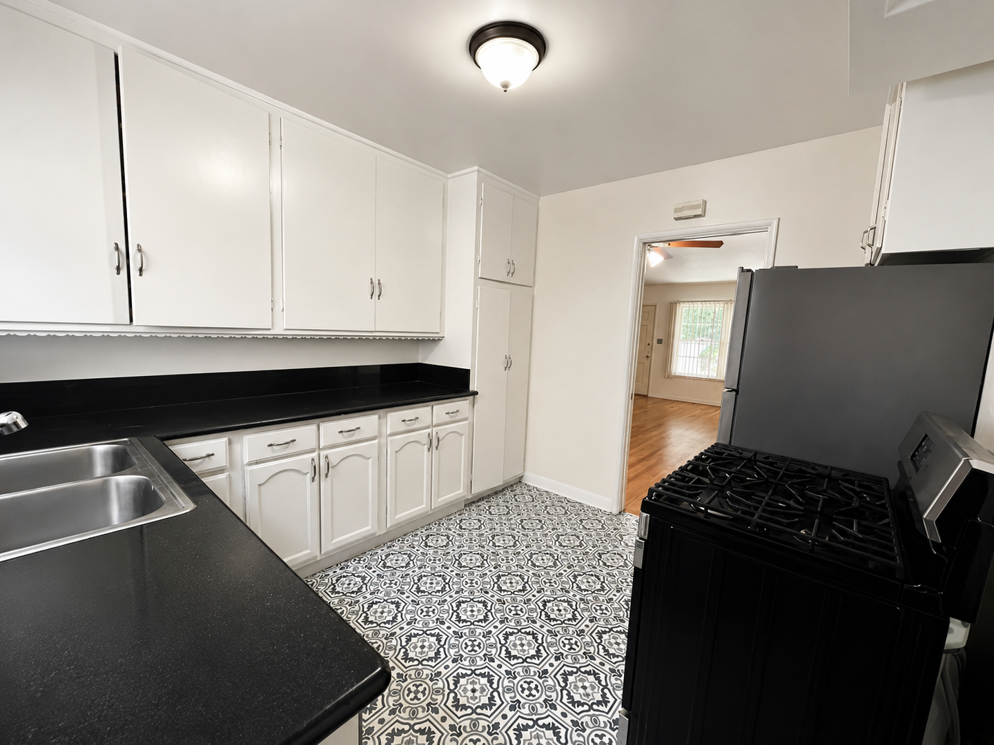 LOS ANGELES Apartment: 1230-1234 MCCLELLAN DR.