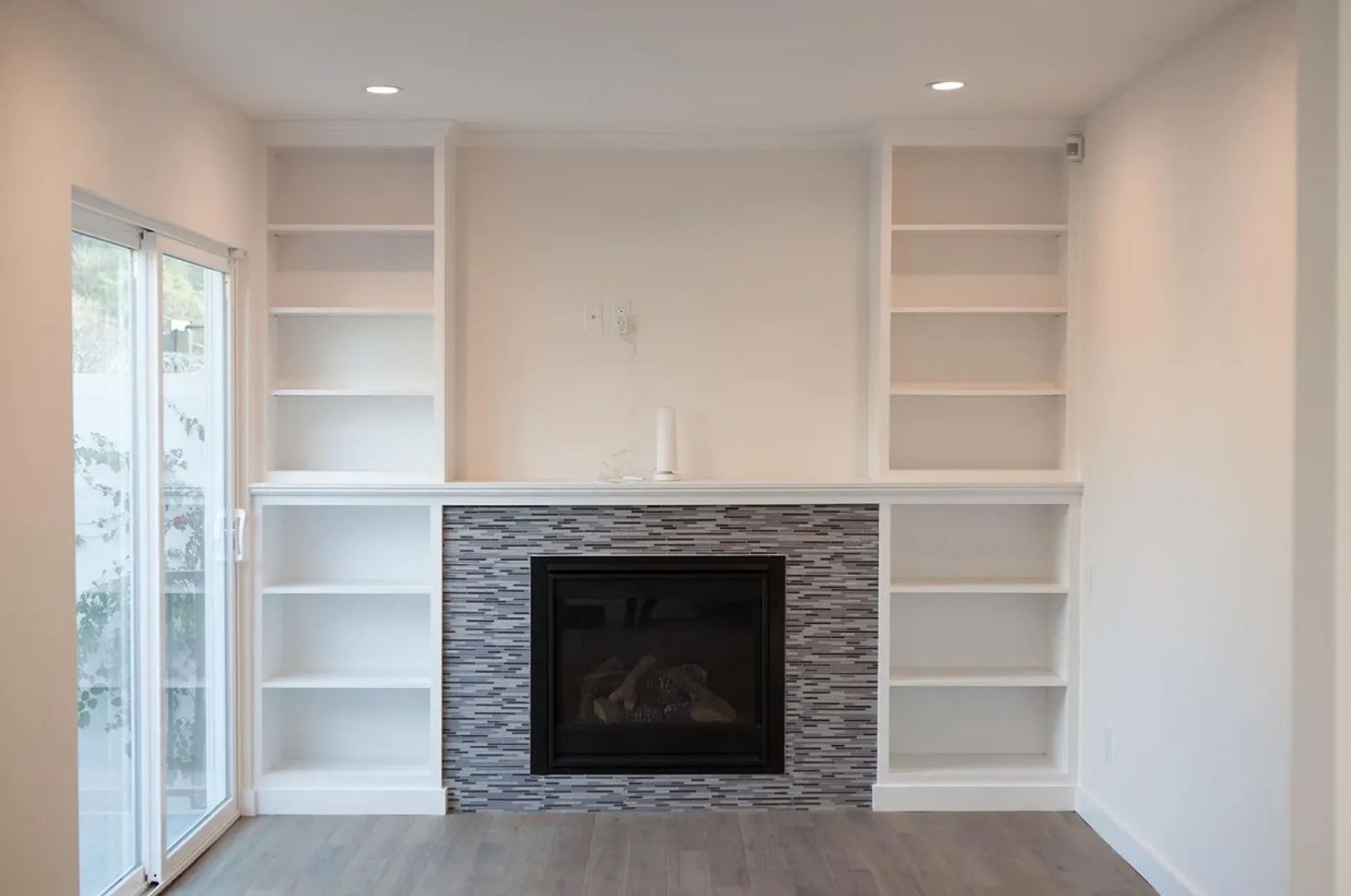 Los Angeles Apartment: 1405 Armadale Avenue
