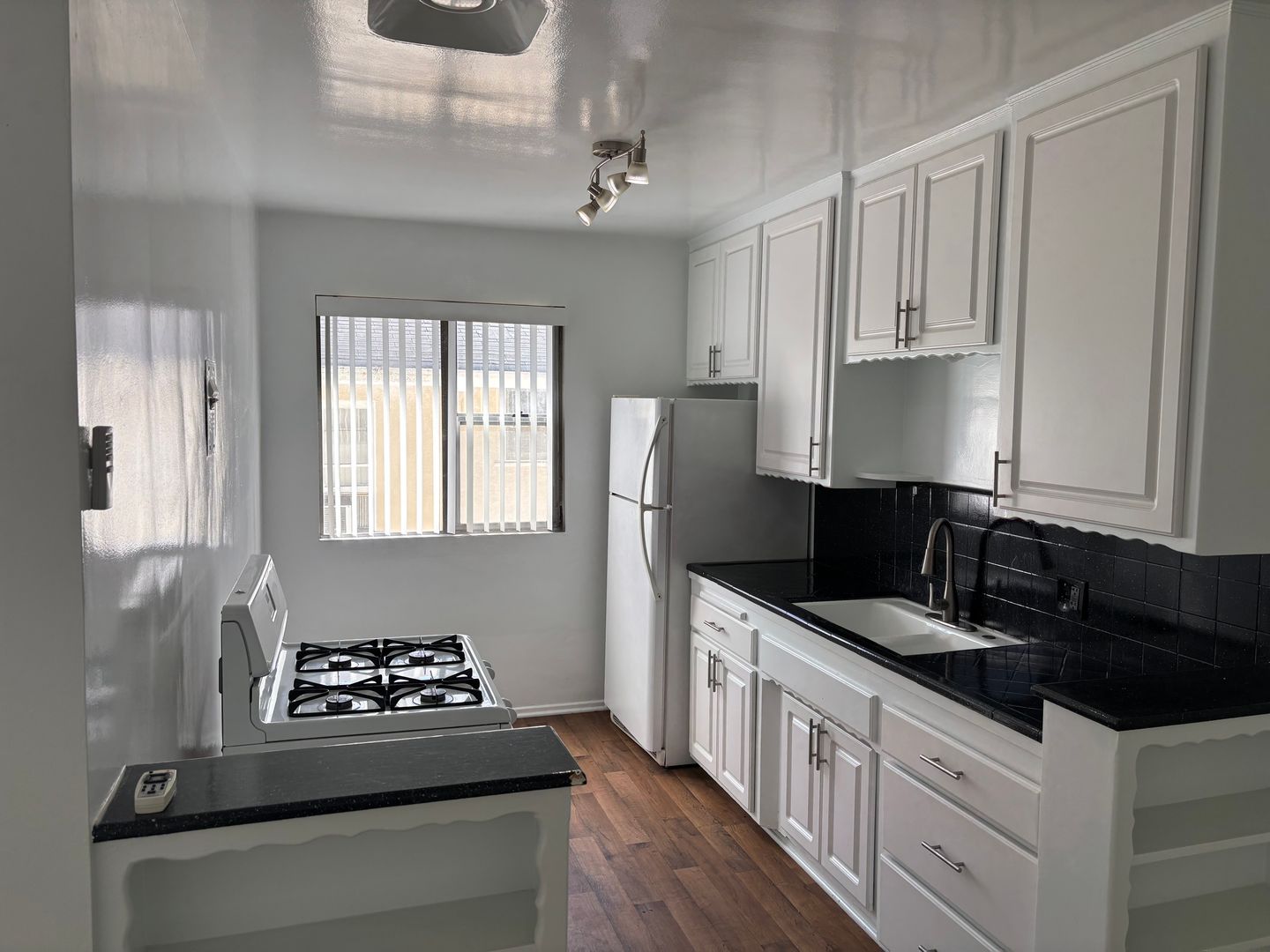 Los Angeles Apartment: 1254 North Orange Drive