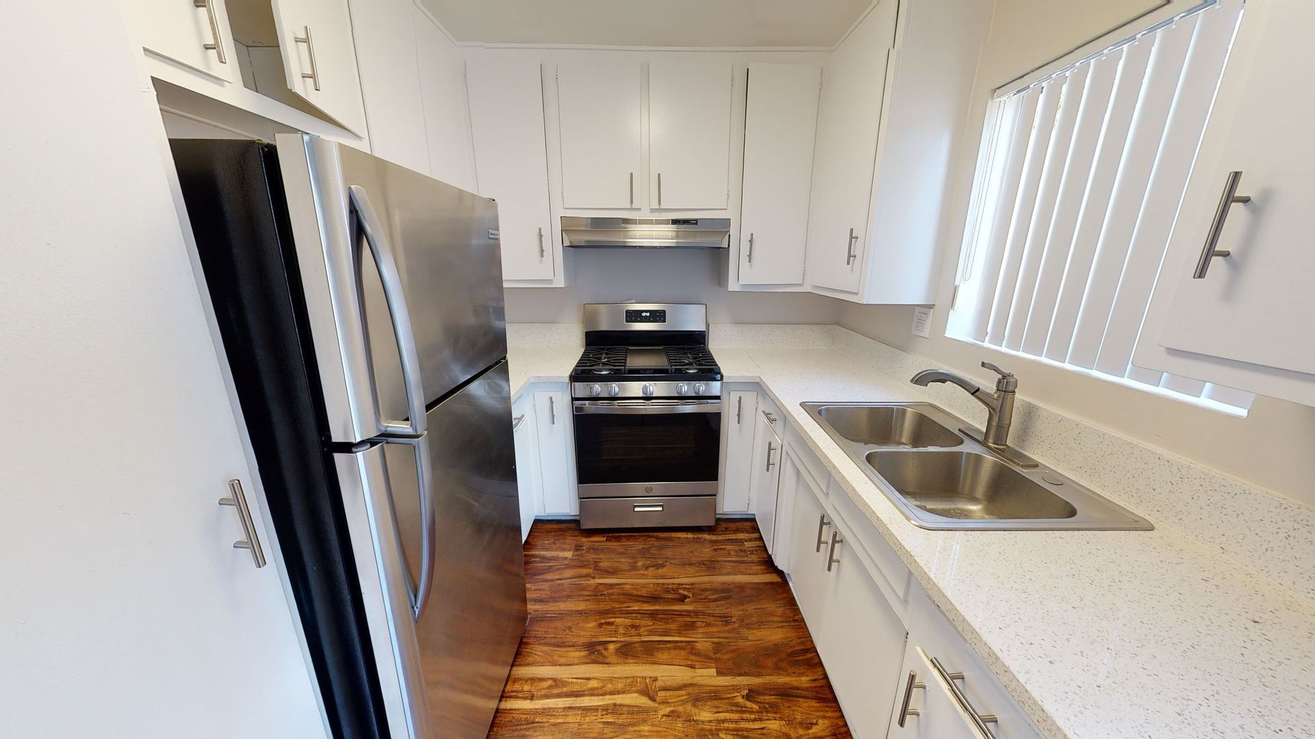 WINNETKA Apartment: 20404 COHASSET ST.,