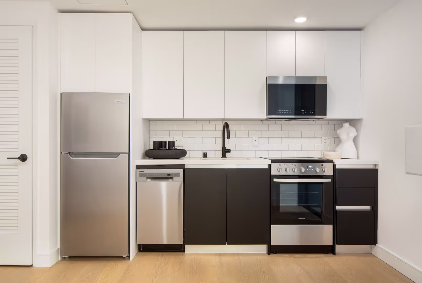 Los Angeles Apartment: 3920 West 5th Street