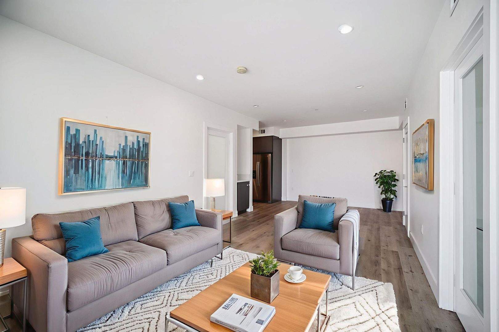 North Hollywood Apartment: 5525 Case Avenue