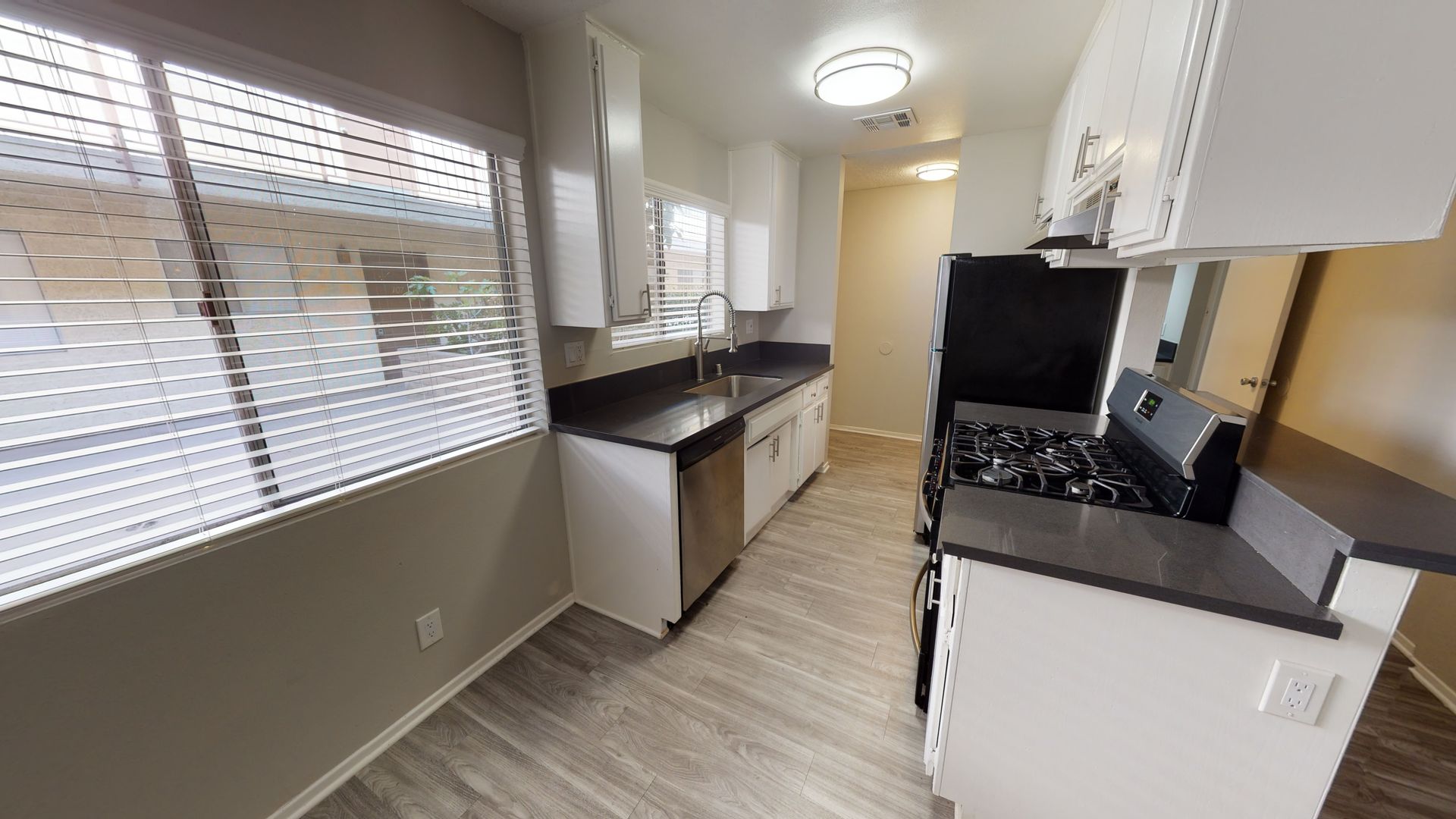 NORTH HOLLYWOOD Apartment: 12617 OXNARD STREET