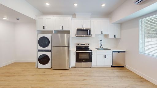 FREE RENT! Beautiful 1 bedroom in Silver Lake! – photo 1