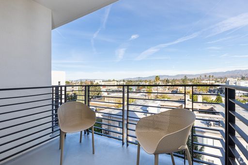 Newly Constructed Luxury Community in NoHo Arts District! Rent NOW! – photo 1