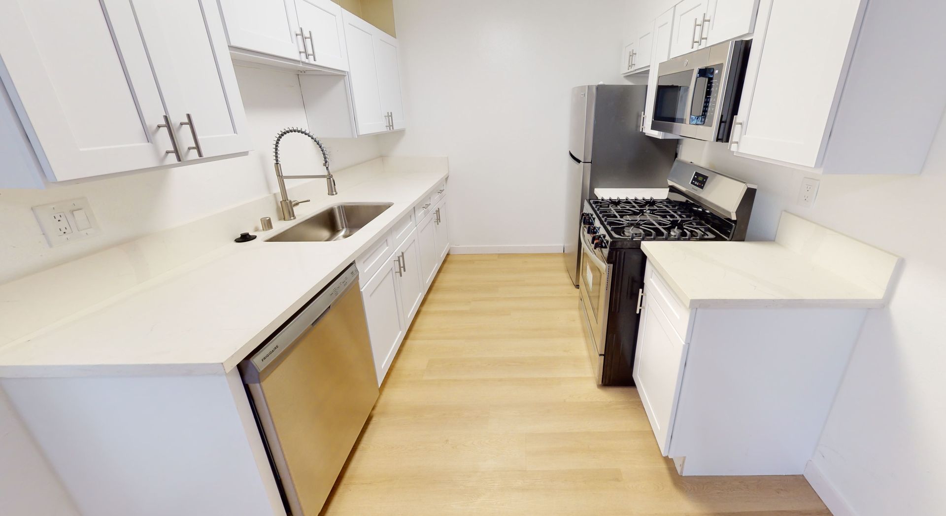 LOS ANGELES Apartment: 625 N. SYCAMORE AVE.