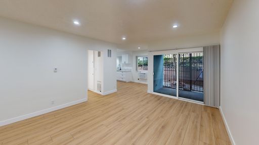 FREE RENT!!* Beautiful & Spacious Unit For Rent – photo 1