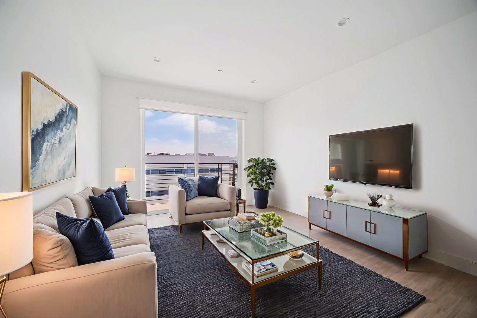 North Hollywood Apartment: 5525 Case Avenue