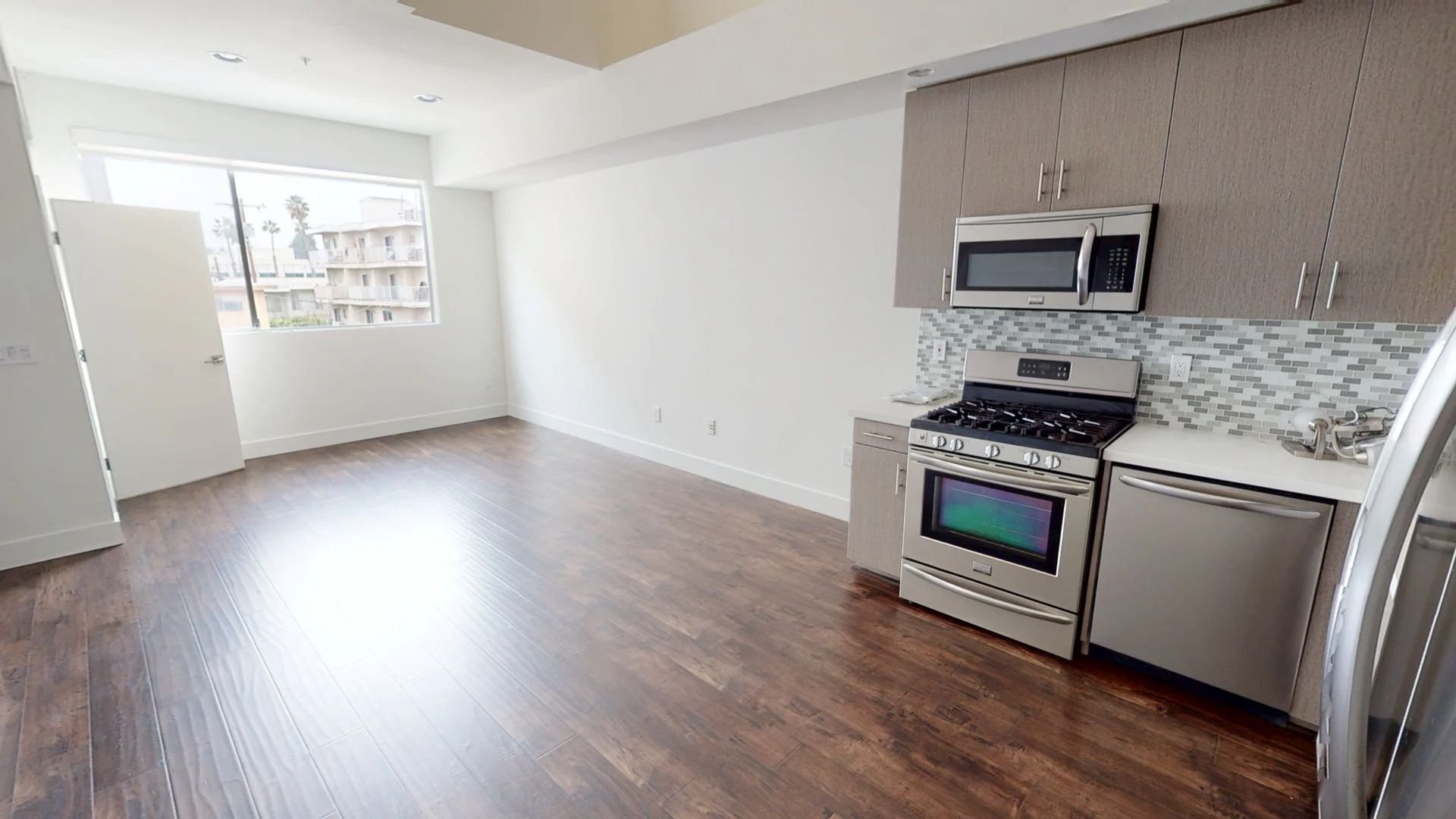 Los Angeles Apartment: 4270 S. Lindblade Drive