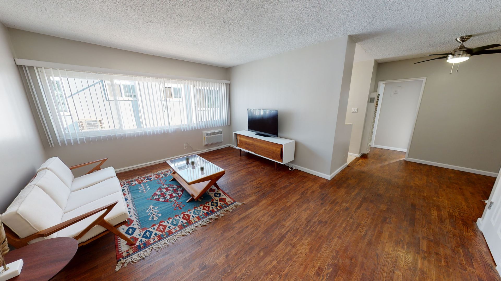 LOS ANGELES Apartment: 6520 & 6530 DE LONGPRE AVE.