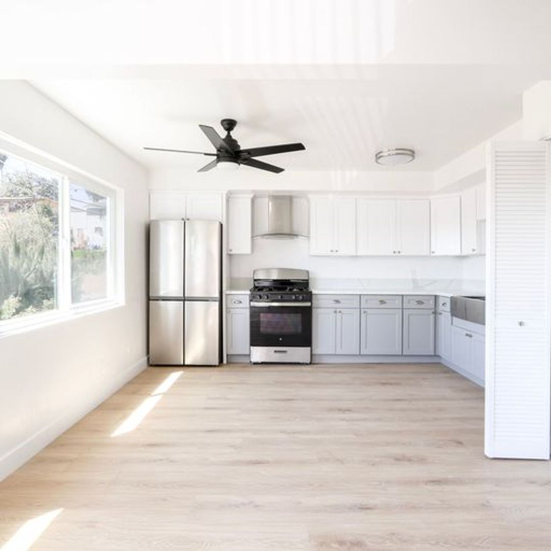 Los Angeles Apartment: 3733 Locke Avenue