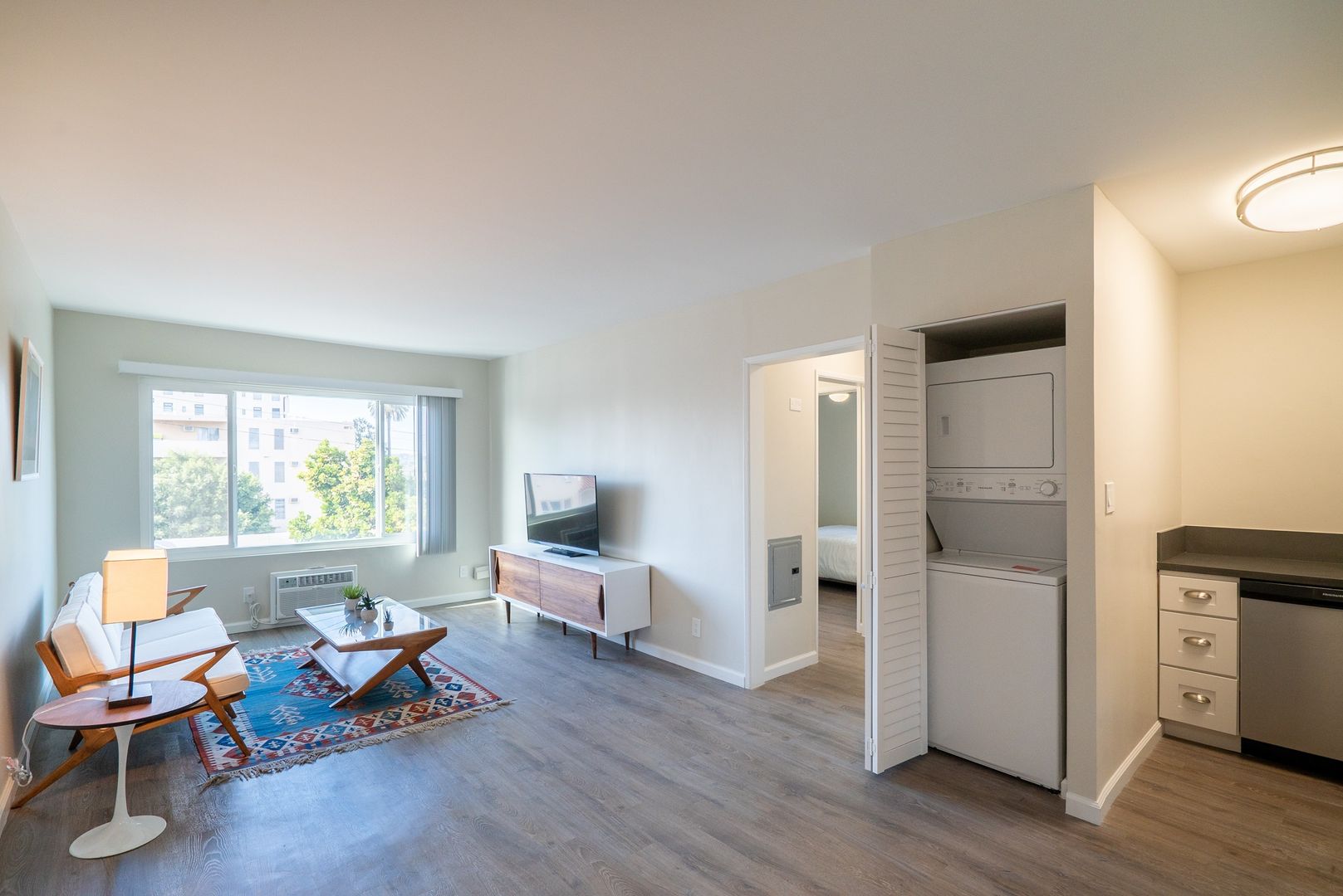 LOS ANGELES Apartment: 2155 BELLEVUE AVE.,