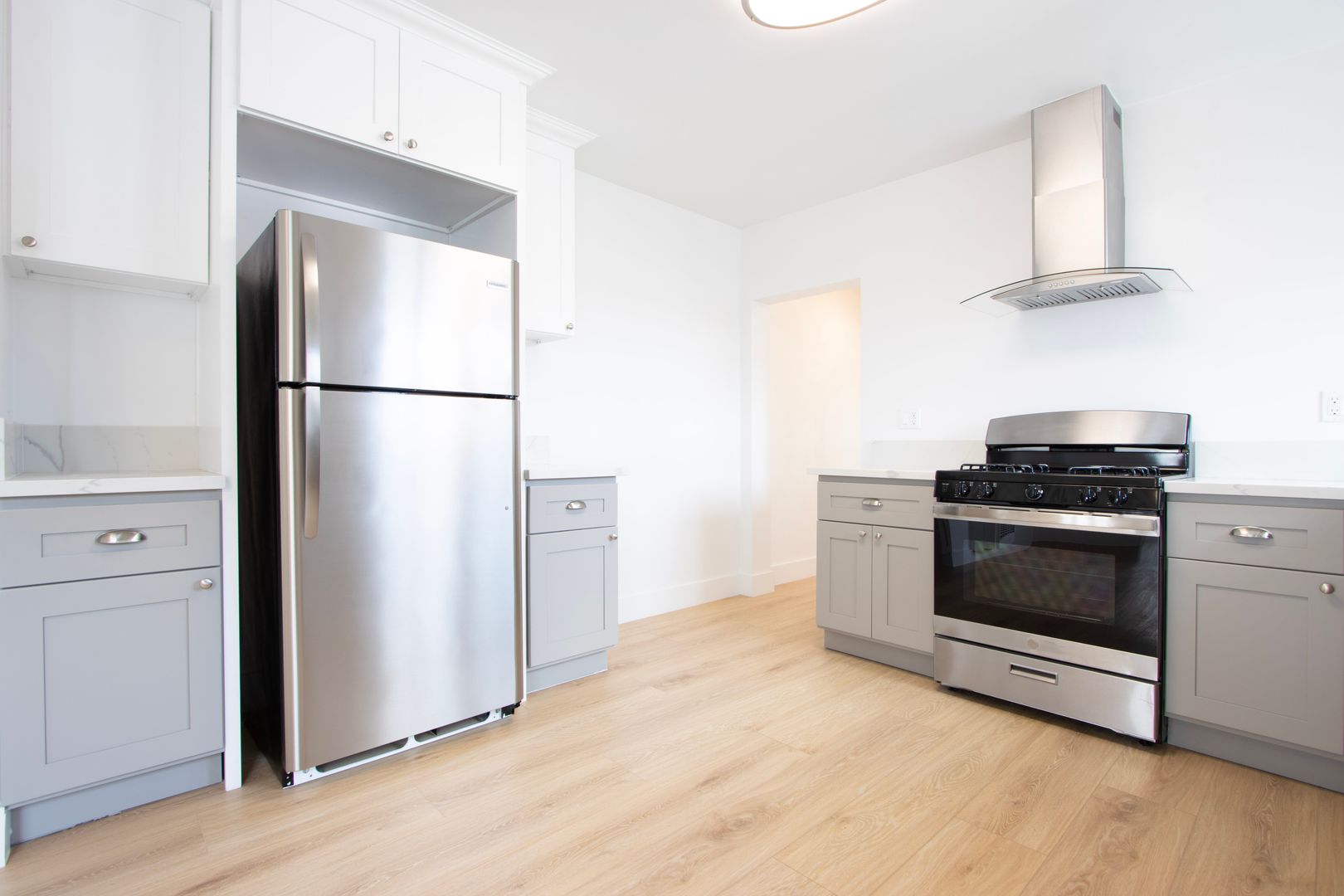Los Angeles Apartment: 1118 Lyman Place