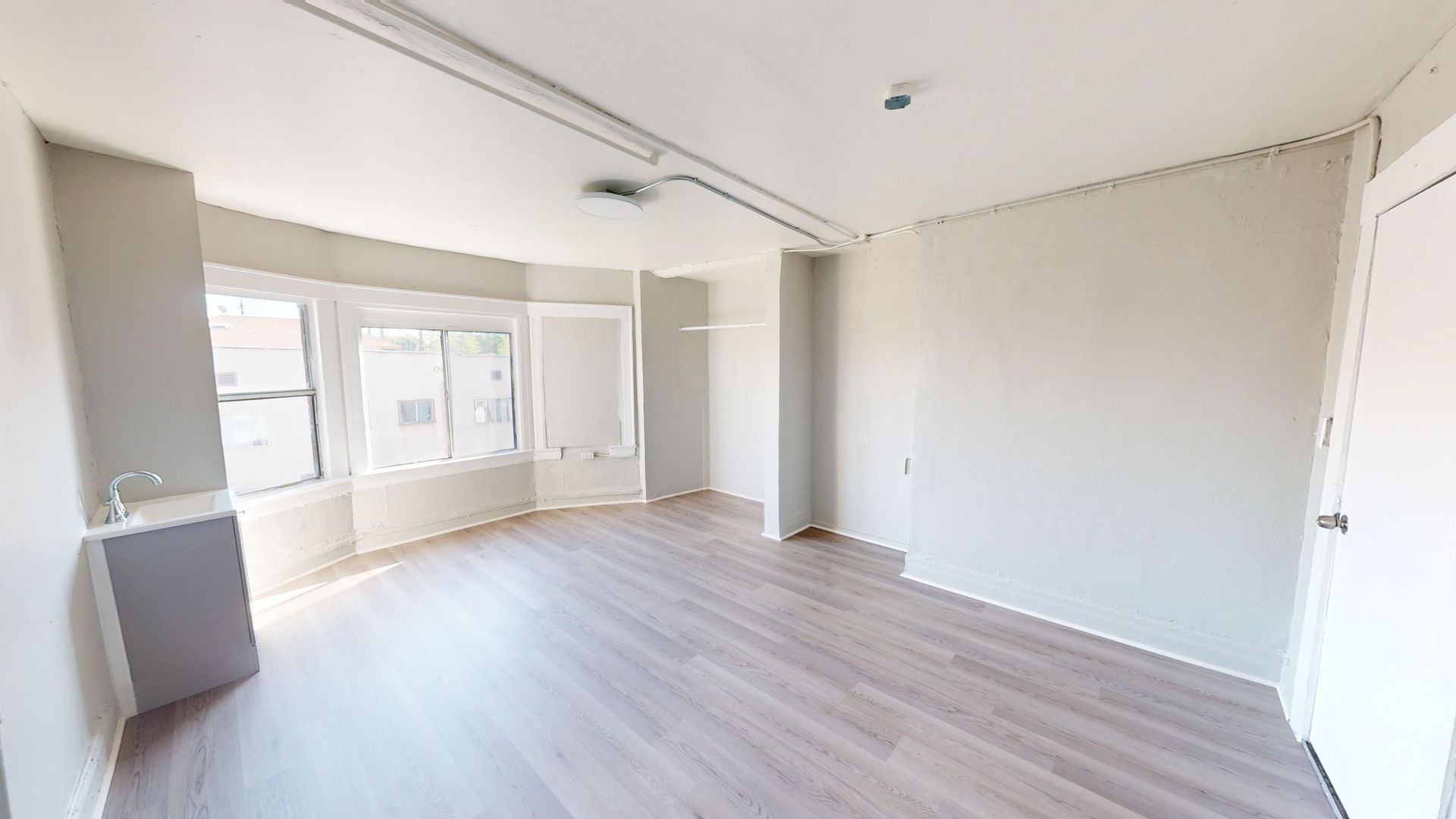 LOS ANGELES Apartment: 2033 E. 4TH STREET