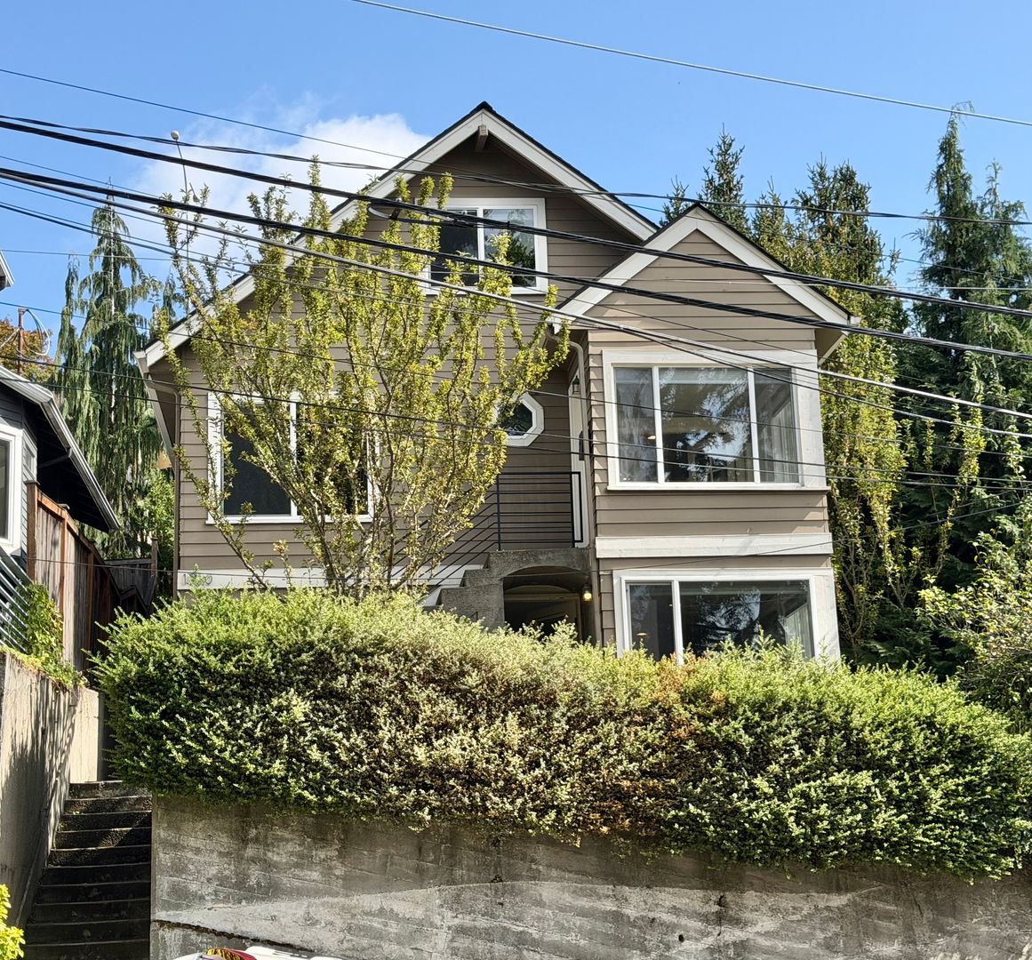 Seattle House: 1910 Franklin Ave E