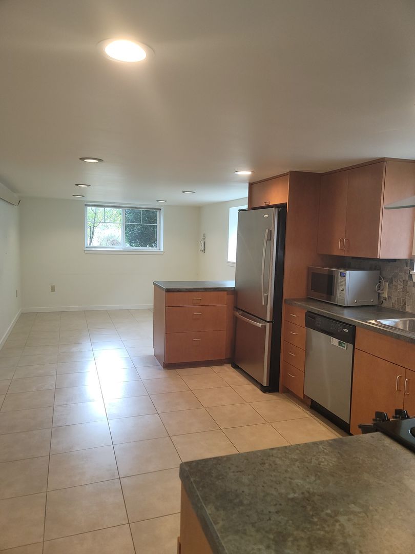 Seattle Multiplex: 400 NW 45th Street Unit B