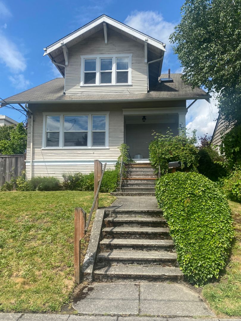 Seattle Apartment: 2246 NW 63rd St