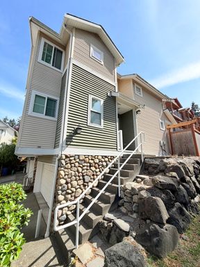 Limited-Time Move-In Special! Lovely Lake City Townhouse - AVAILABLE NOW at $2795! – photo 1