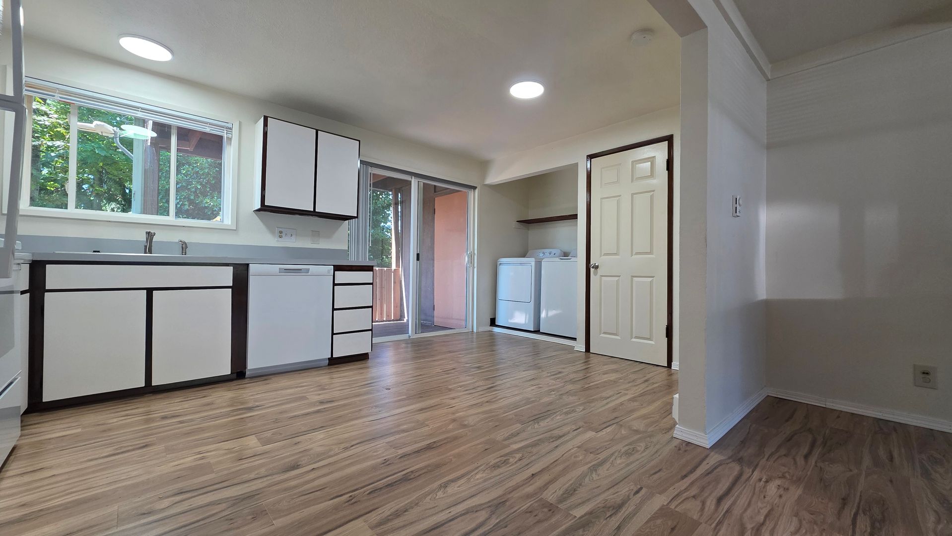 Mountlake Terrace Apartment: 21302 50th W
