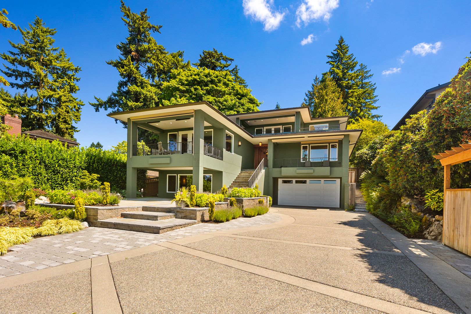 Kirkland House: 1610 10th St W