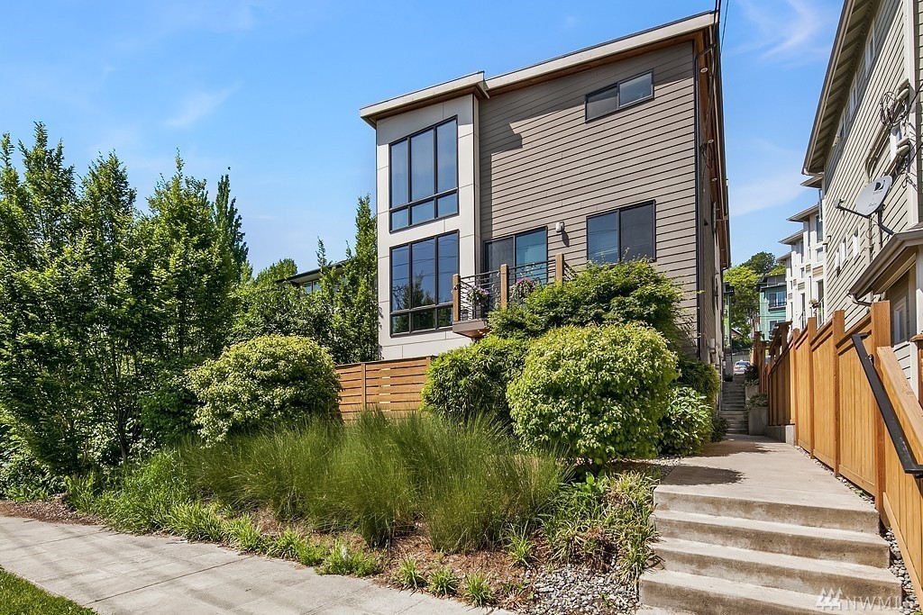 Seattle Townhome: 215 24th Ave E