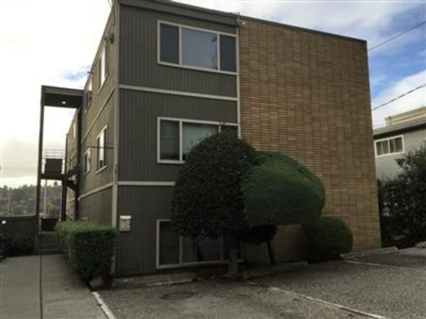 Seattle Apartment: 2821 14th Ave W