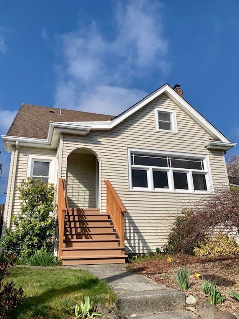 Seattle House: 7511 Jones Ave NW