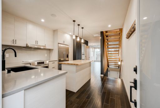 Beautiful 3 Bed/2.5 bath Townhouse on W Queen Anne with Roof Top Deck – photo 1