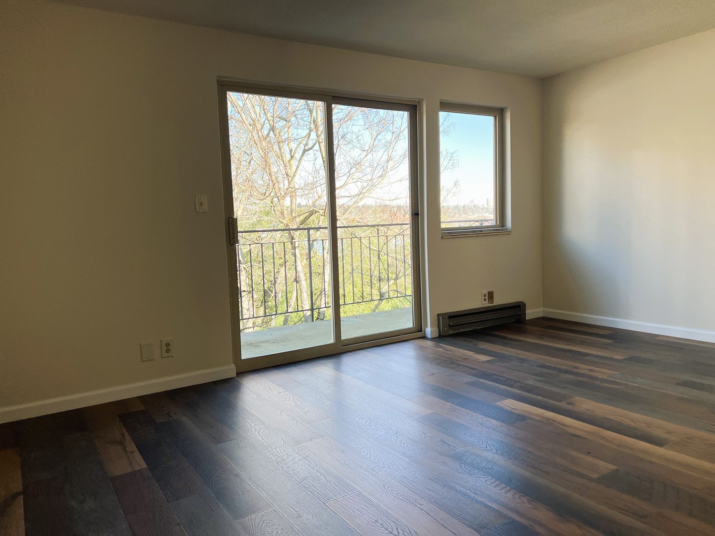Seattle Apartment: 2040 8th Ave N