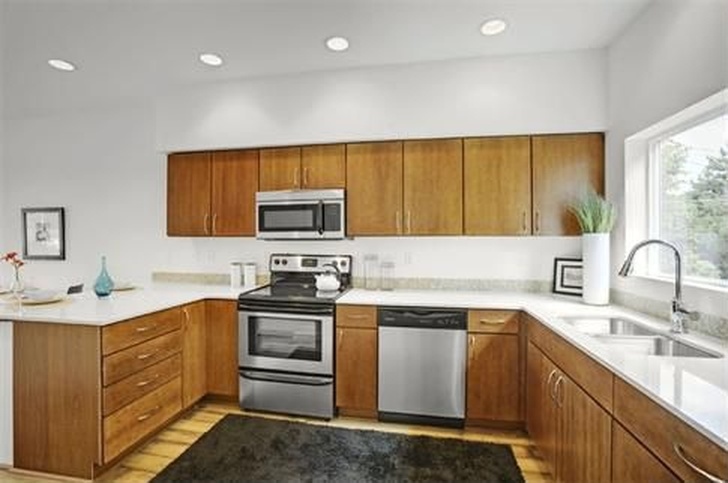 Seattle Townhome: 12022 32nd Ave NE, Unit B