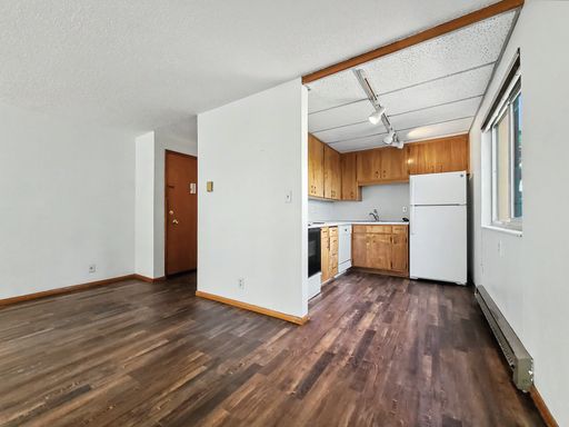 AVAILABLE NOW! Charming Westlake 1 bedroom with Private Balcony & Brand New LVP Flooring – photo 1