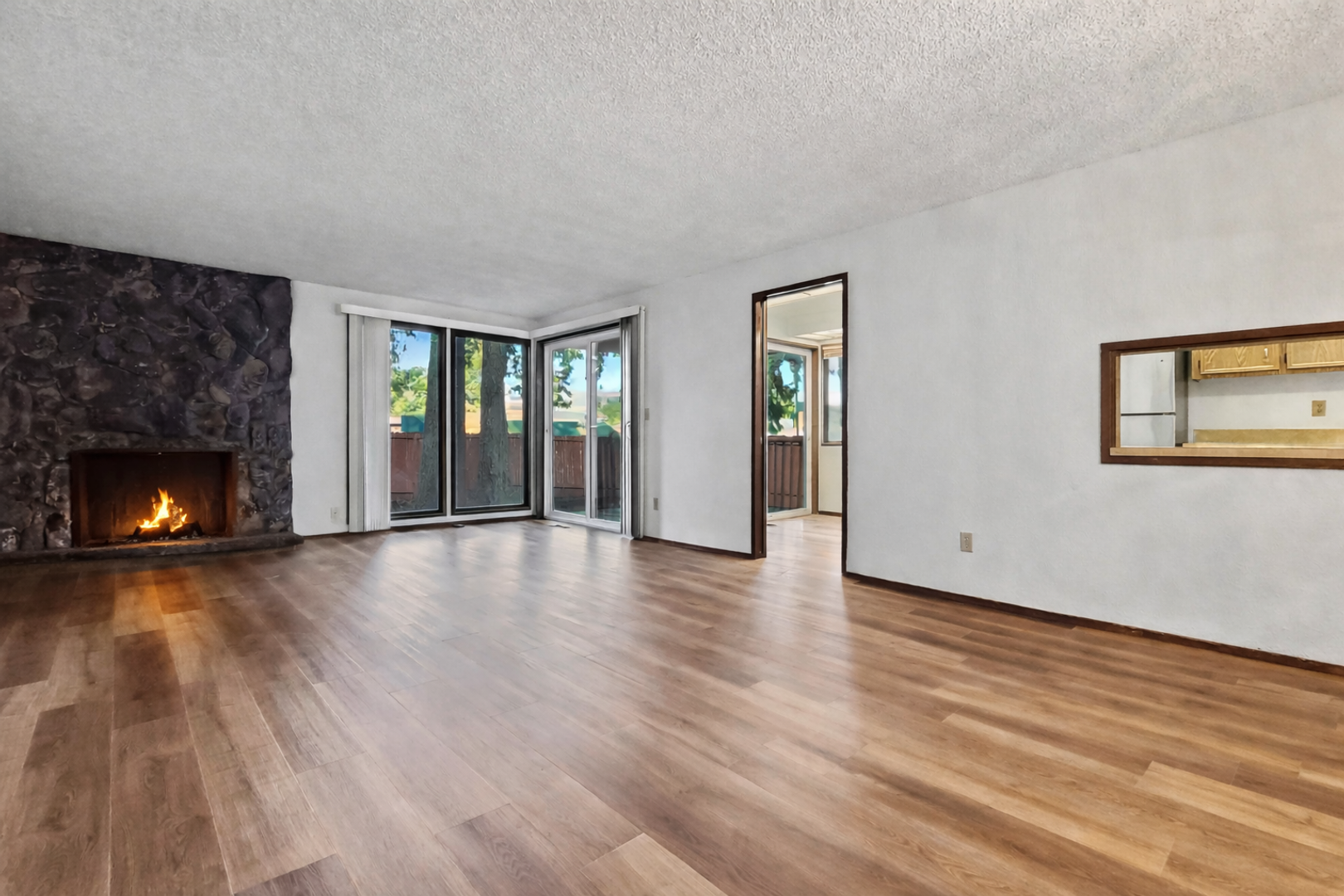 Kirkland Apartment: 14327 123rd Ave NE