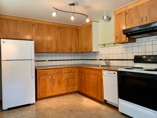 Cozy Two-Bedroom Queen Anne! $1695 per month! – photo 1